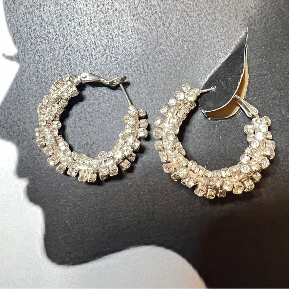 Elegant Hoop Earrings – Fine Fashion with White Sparkling Stones - Picture 3 of 3
